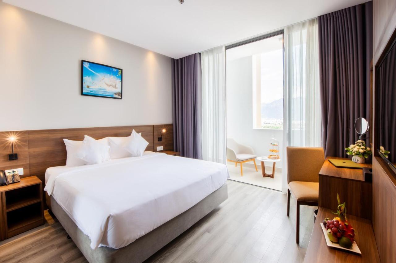 Merlot Hotel На Транг Екстериор снимка